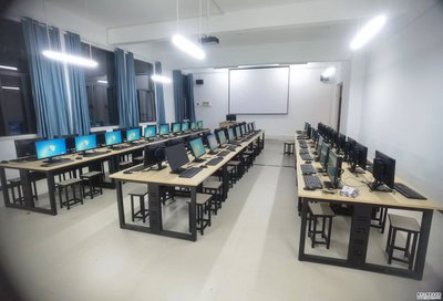 實(shí)驗(yàn)室建設(shè) 計(jì)算機(jī)軟硬件及周邊設(shè)備開發(fā)的基石與前沿