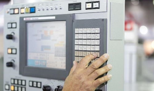 從機床自動化到數控革命 計算機技術驅動的機械制造新紀元